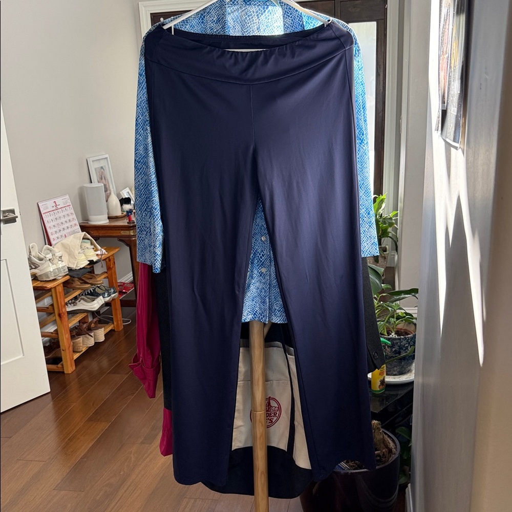 J. McLaughlin Blue and White Printed Shirt with matching pant - Picture 6 of 6
